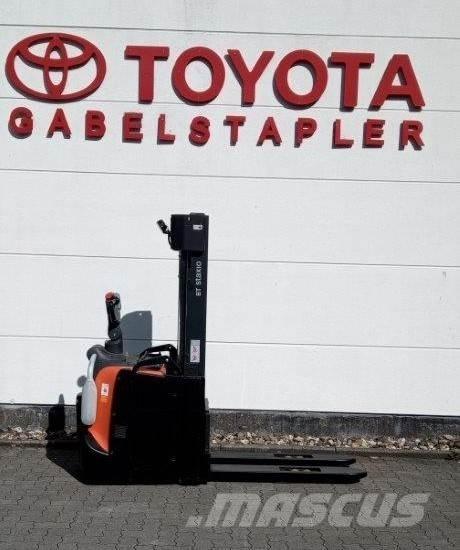 Toyota SPE140L Ajettavat pinoamisvaunut