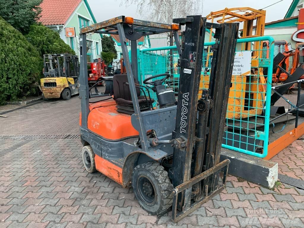 Toyota 6 FGF 15 Nestekaasutrukit