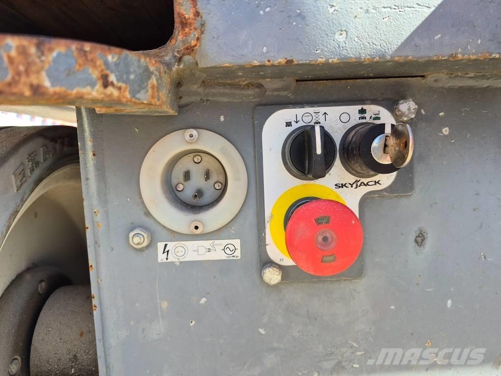 SkyJack SJ 4632 Saksilavat