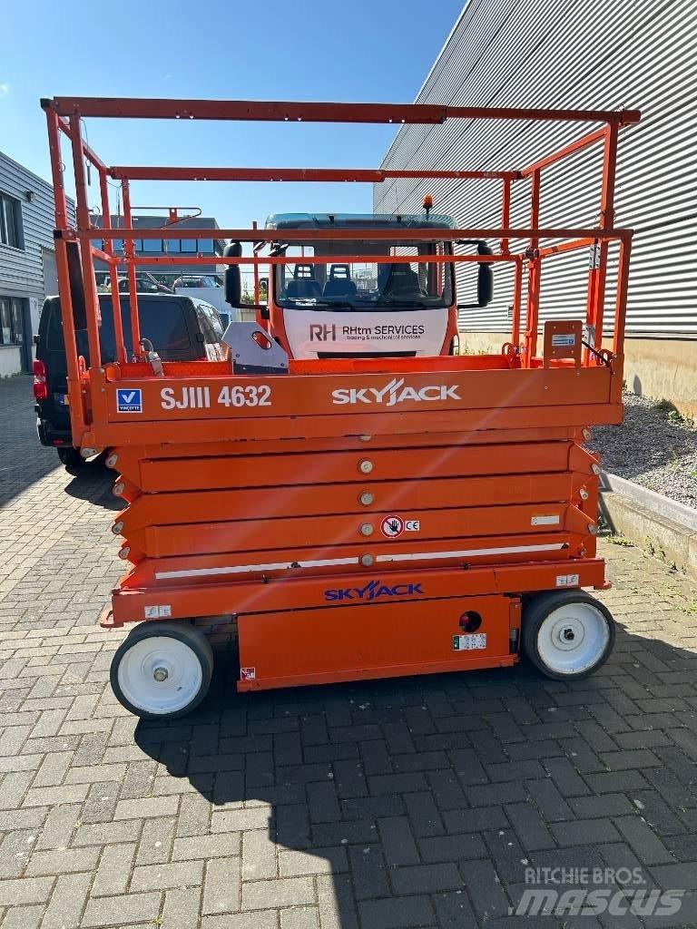 SkyJack SJ III 4632 Saksilavat