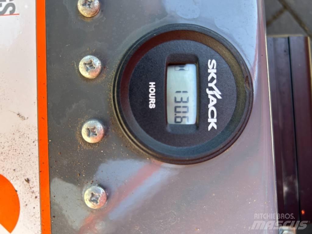 SkyJack SJ III 4632 Saksilavat