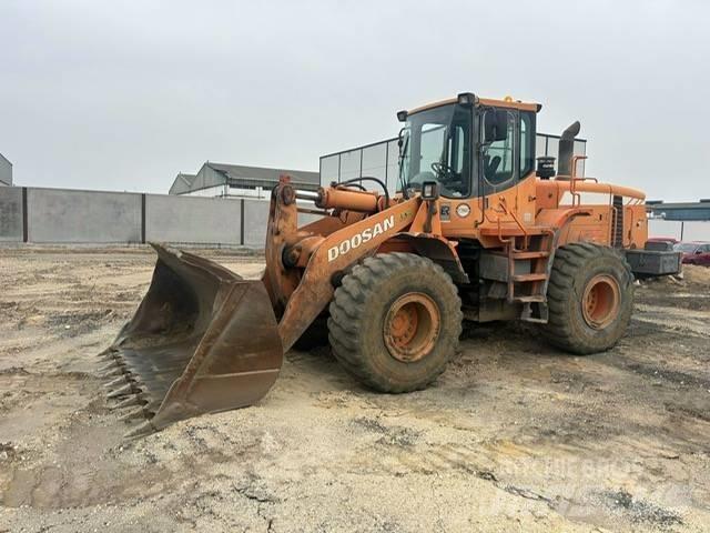 Doosan DL 300 Pyöräkuormaajat