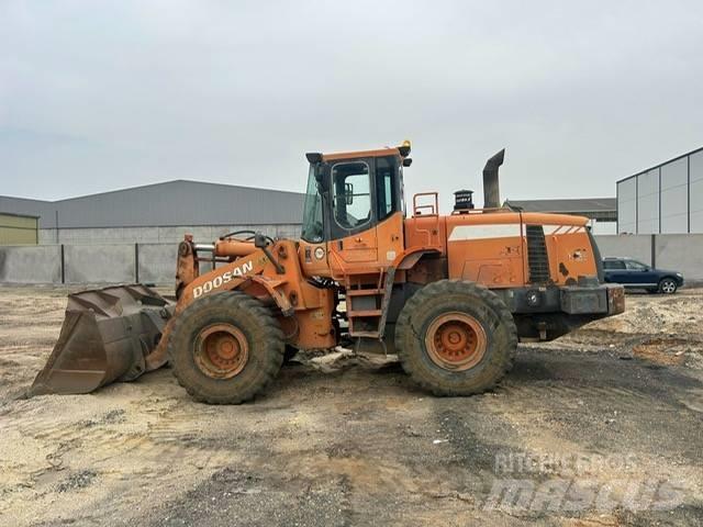 Doosan DL 300 Pyöräkuormaajat