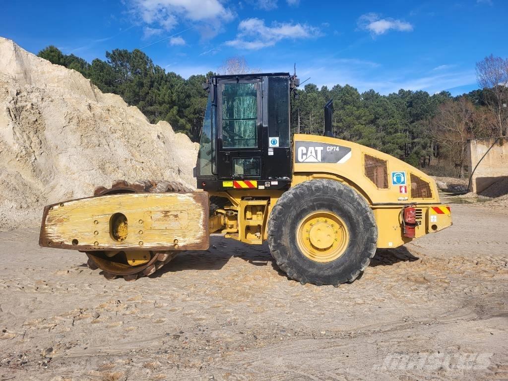 CAT CP74 Yksivalssijyrät