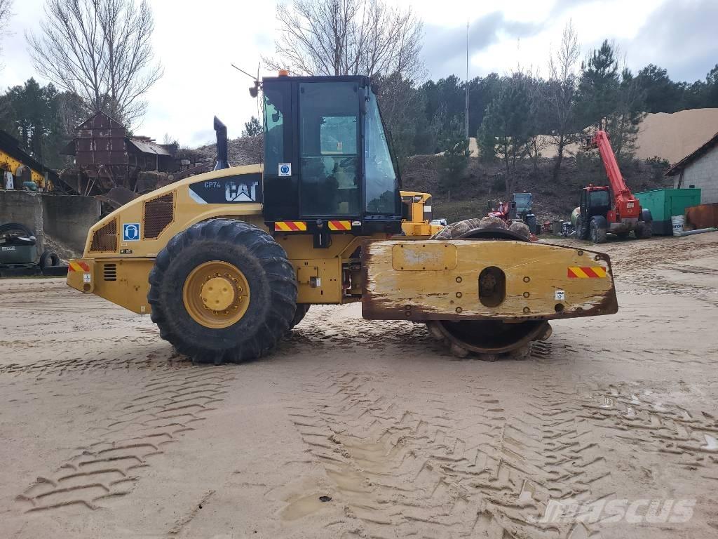 CAT CP74 Yksivalssijyrät