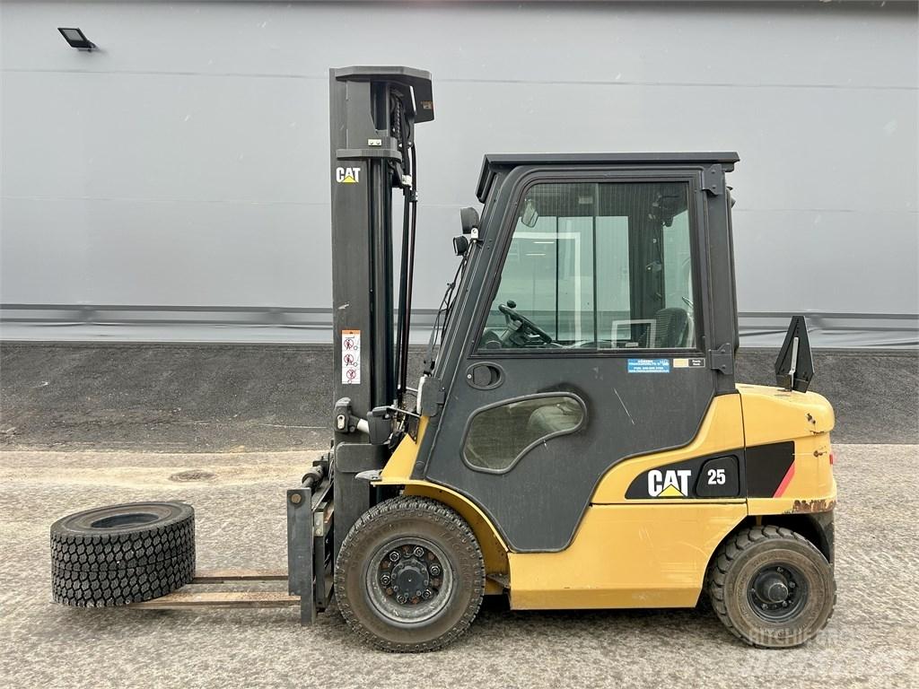 CAT DP 25 NT Dieseltrukit