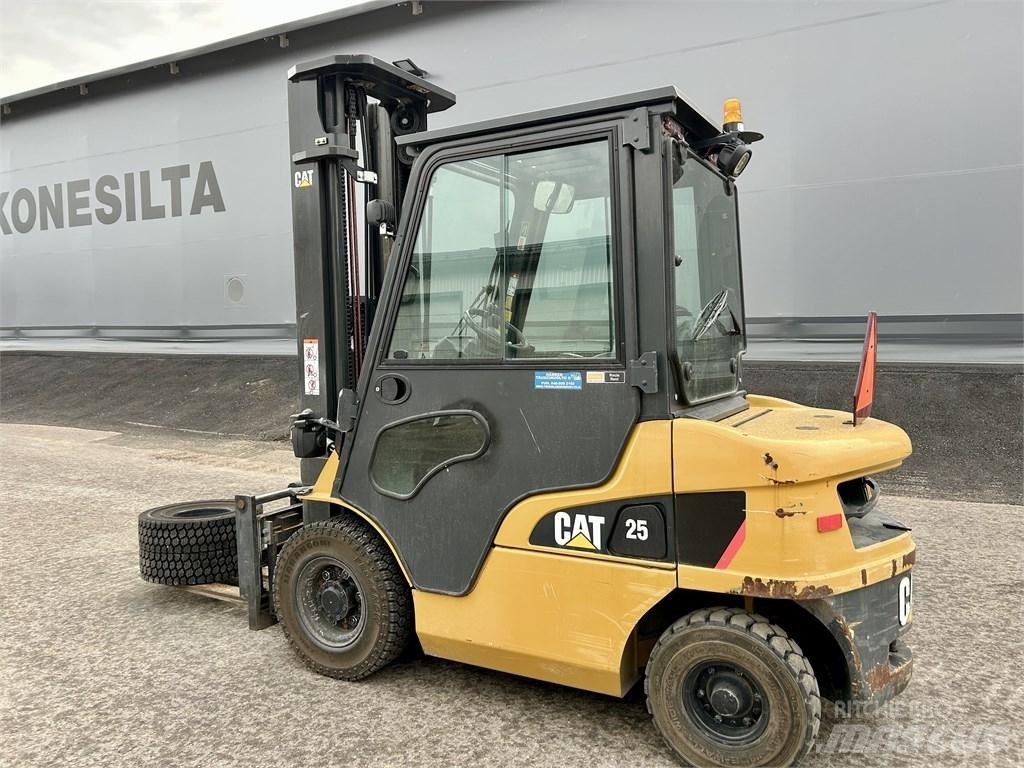 CAT DP 25 NT Dieseltrukit