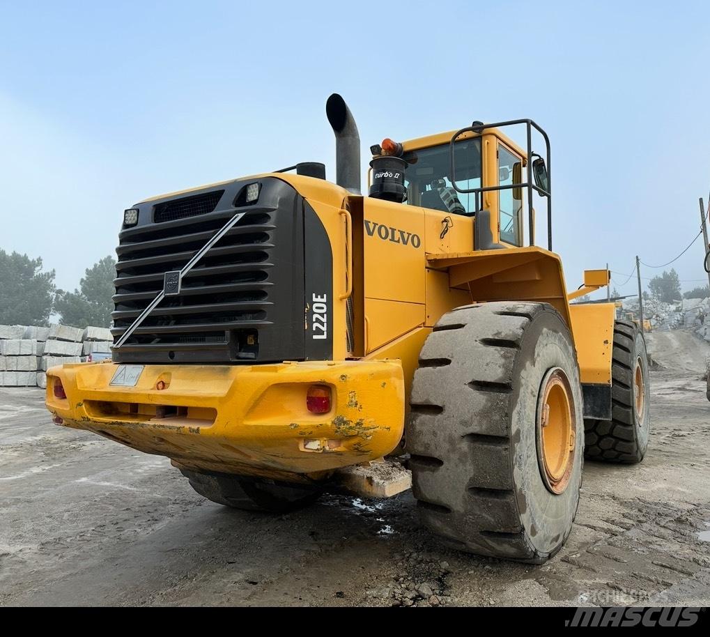 Volvo L 220 E Pyöräkuormaajat