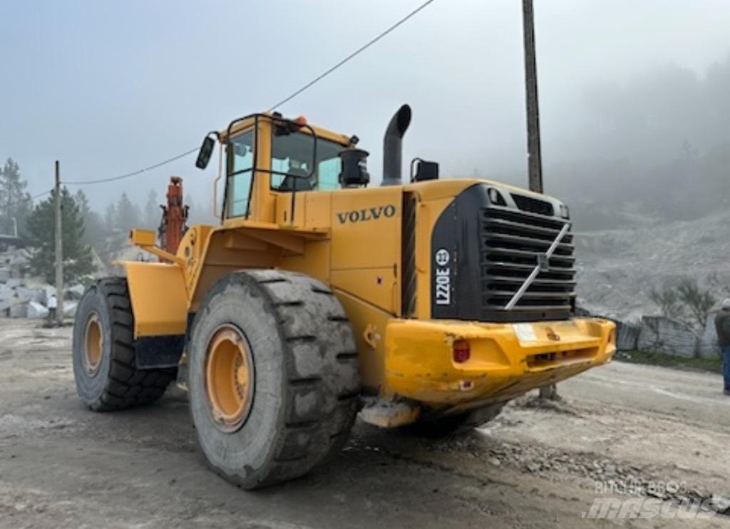 Volvo L 220 E Pyöräkuormaajat