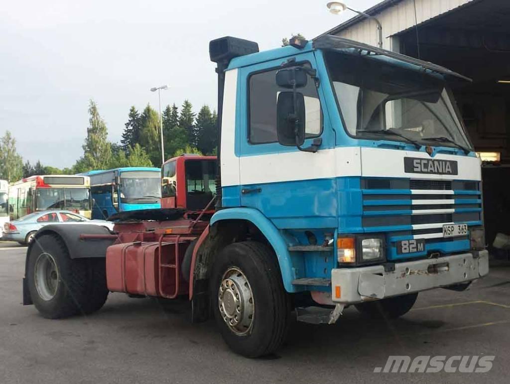 Scania P 82 M Vetopöytäautot