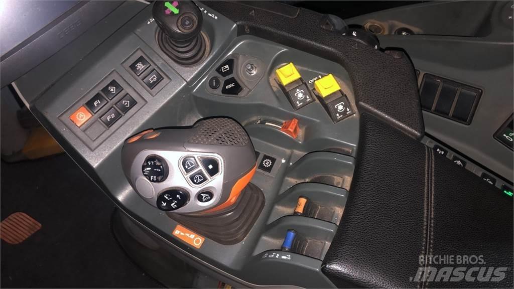 CLAAS AXION 810 Traktorit