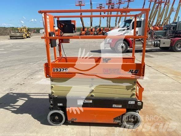 JLG 1932R Saksilavat