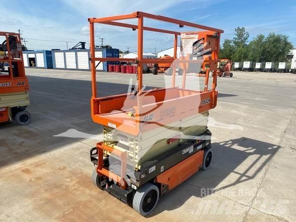 JLG 1932R Saksilavat