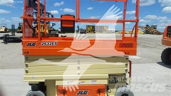 JLG 2632ES Saksilavat