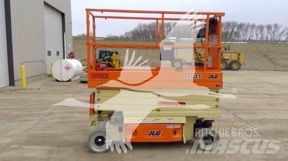 JLG 2632ES Saksilavat