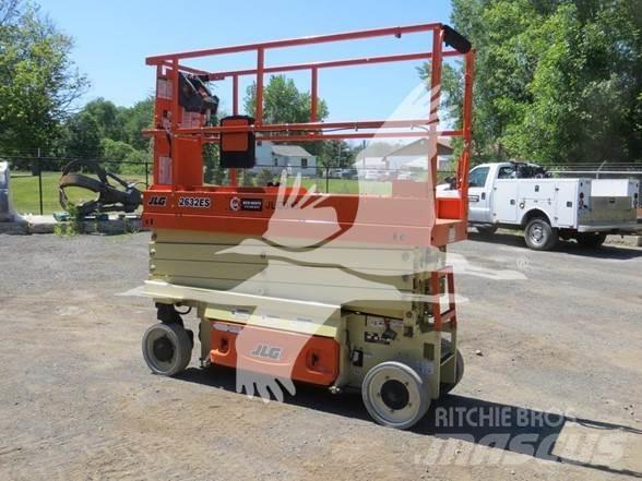 JLG 2632ES Saksilavat