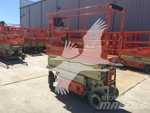 JLG 2632ES Saksilavat