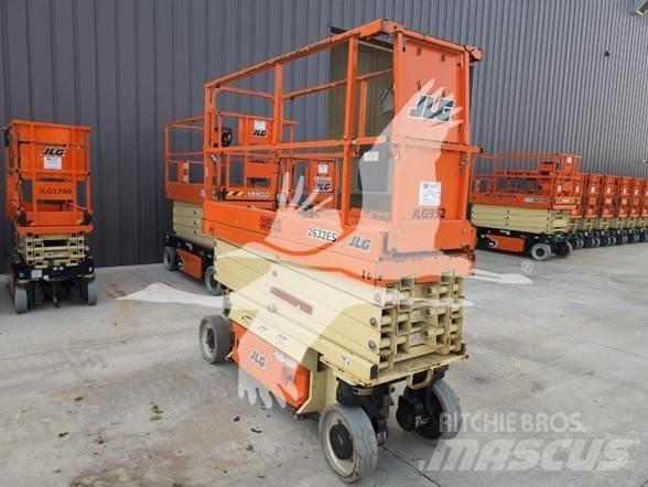 JLG 2632ES Saksilavat