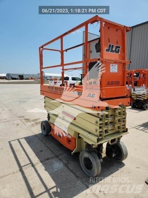 JLG 2632ES Saksilavat
