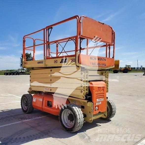 JLG 4069LE Saksilavat