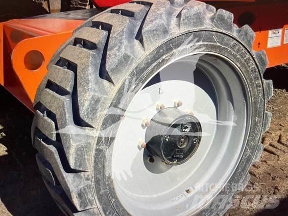 JLG 600AJ Kuukulkijat