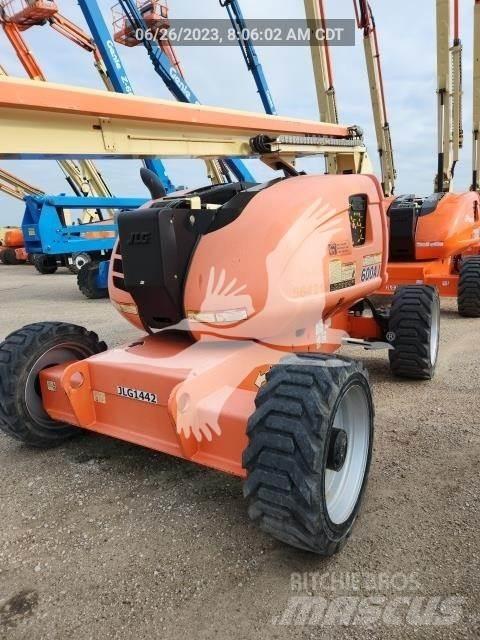 JLG 600AJ Kuukulkijat