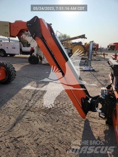 JLG 600AJ Kuukulkijat