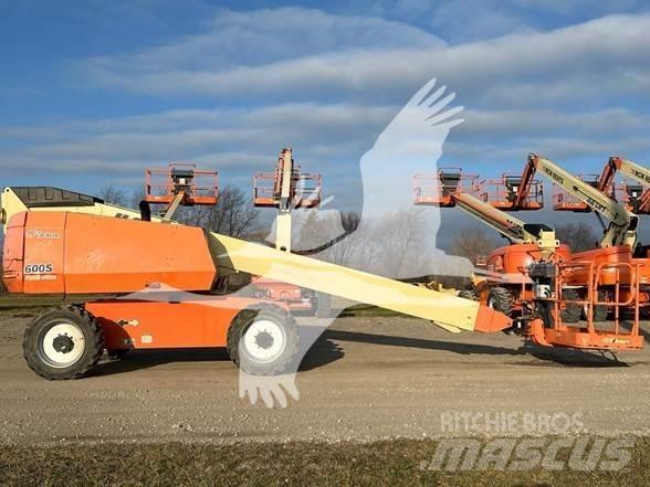 JLG 600S Teleskooppipuominostimet