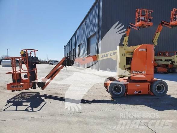 JLG E300AJP Kuukulkijat