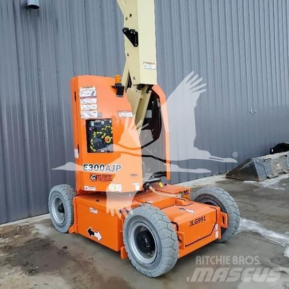 JLG E300AJP Kuukulkijat