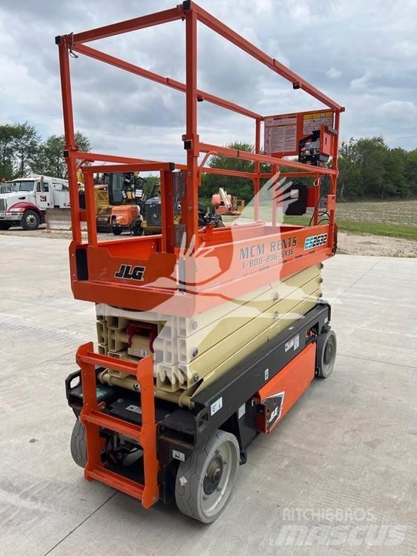 JLG ES2632 Saksilavat
