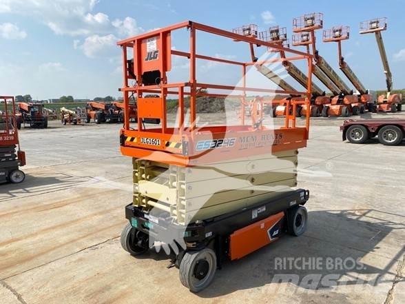 JLG ES3246 Saksilavat