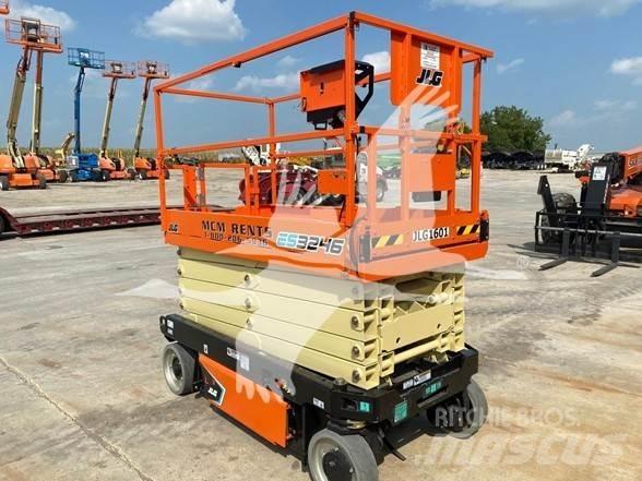 JLG ES3246 Saksilavat