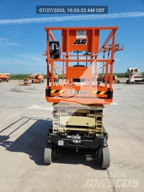 JLG ES3246 Saksilavat