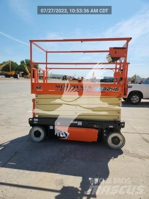 JLG ES3246 Saksilavat