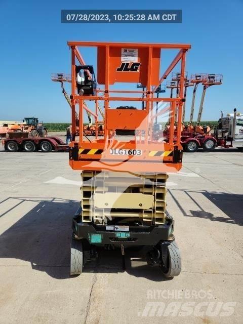 JLG ES3246 Saksilavat