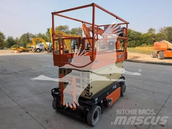 JLG ES3246 Saksilavat