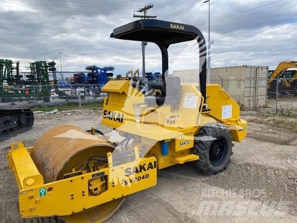 Sakai SV204D Yksivalssijyrät