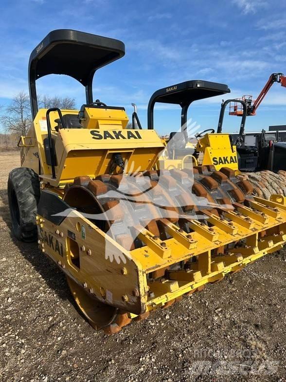 Sakai SV414T Yksivalssijyrät