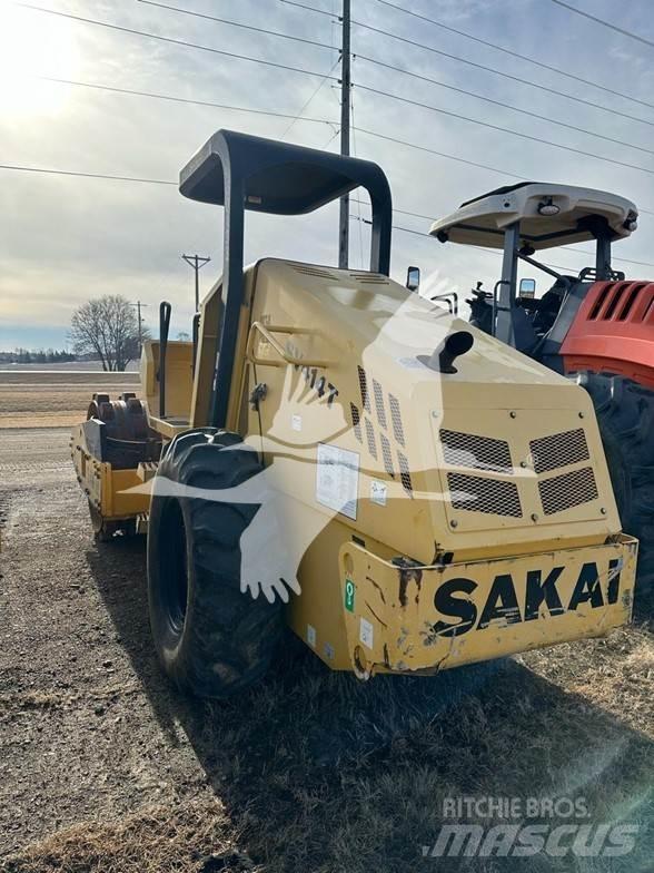 Sakai SV414T Yksivalssijyrät