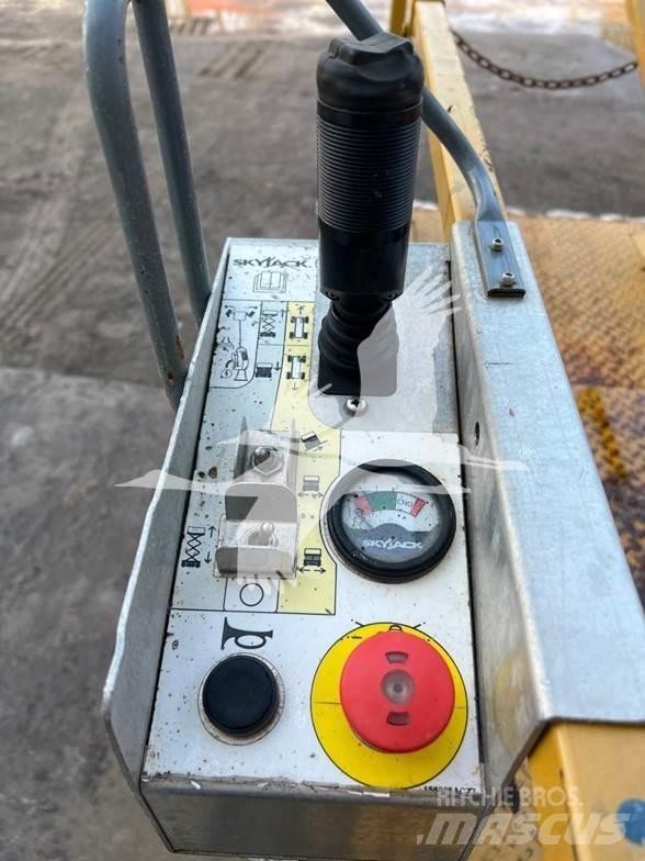 SkyJack SJ3219 Saksilavat