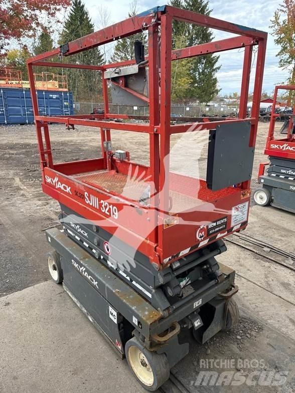 SkyJack SJ3219 Saksilavat