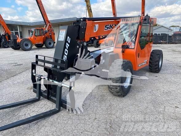 SkyTrak 6042 Kurottajat