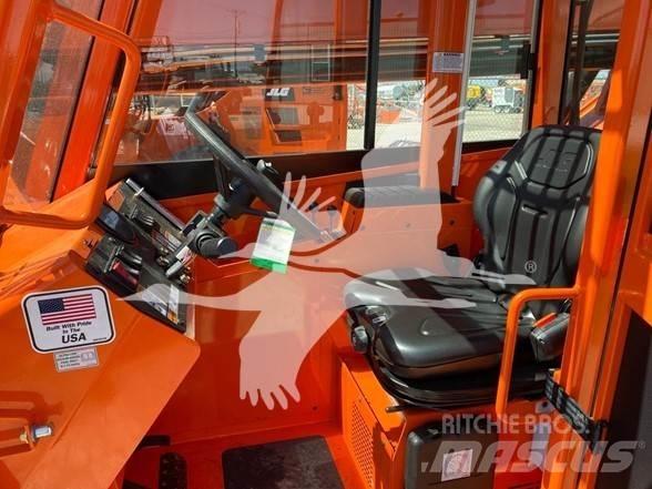 SkyTrak 8042 Kurottajat