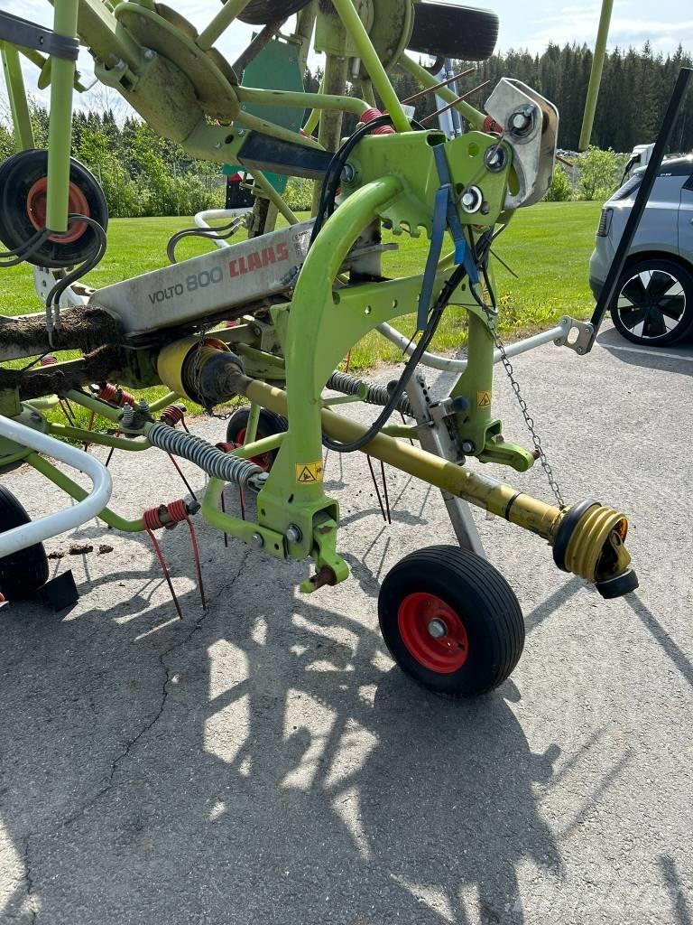 CLAAS Volto 800 Pöyhimet ja haravat