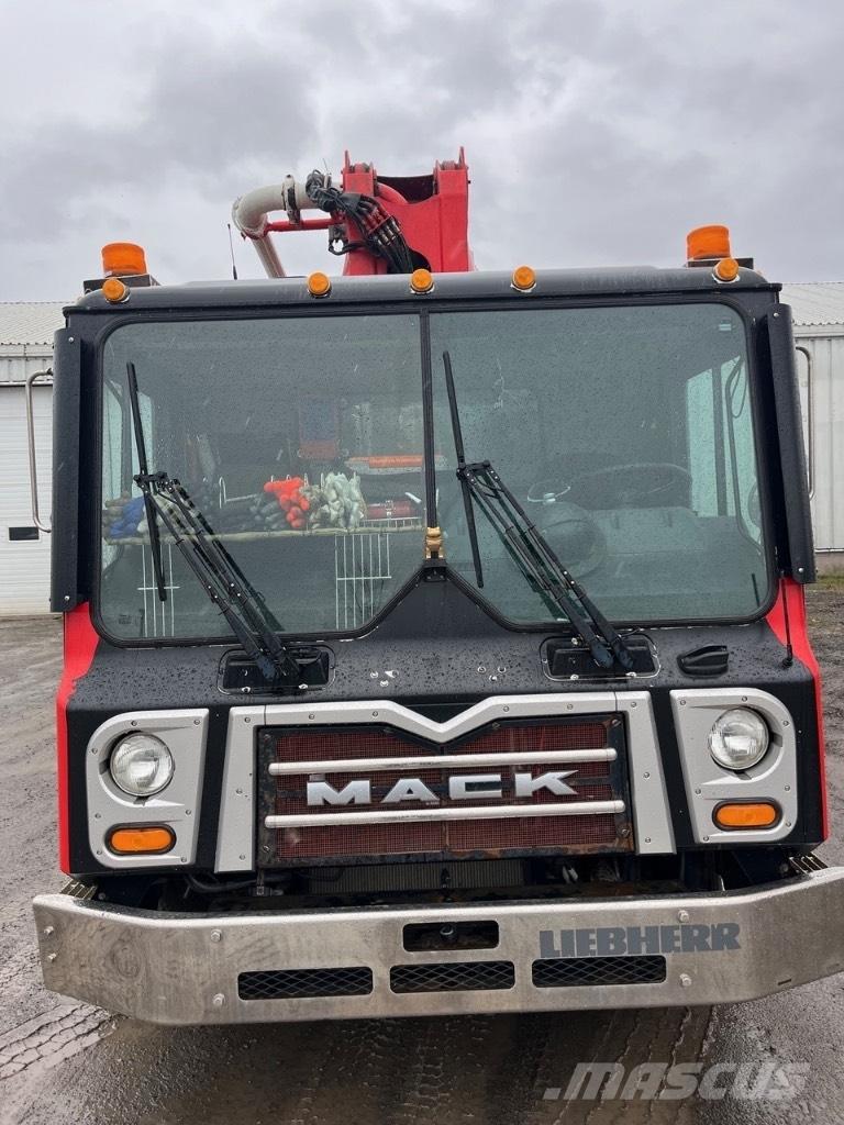 Liebherr 37XXT-Z4 Betonipumppuautot