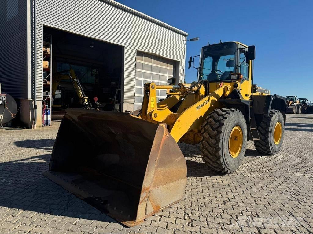 Komatsu WA 320-3H Pyöräkuormaajat