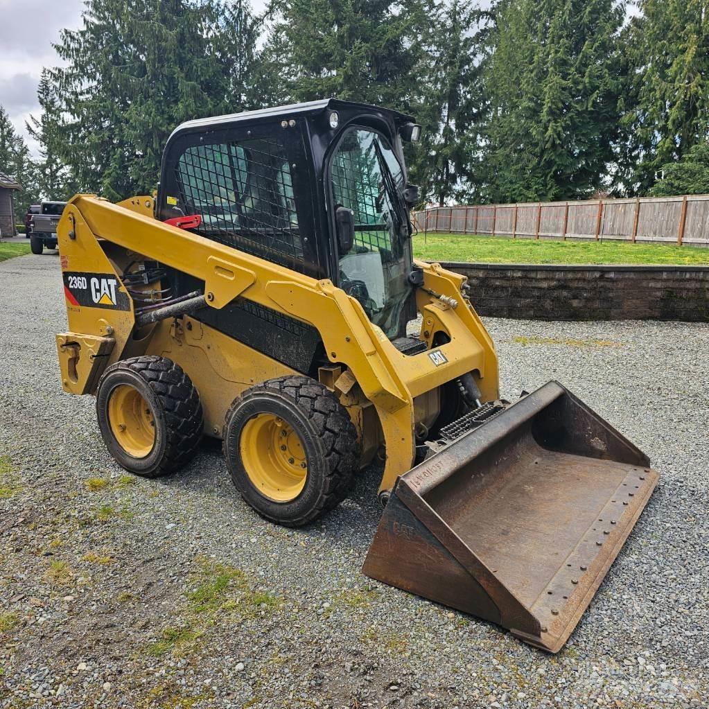 CAT 236D Liukuohjatut kuormaajat