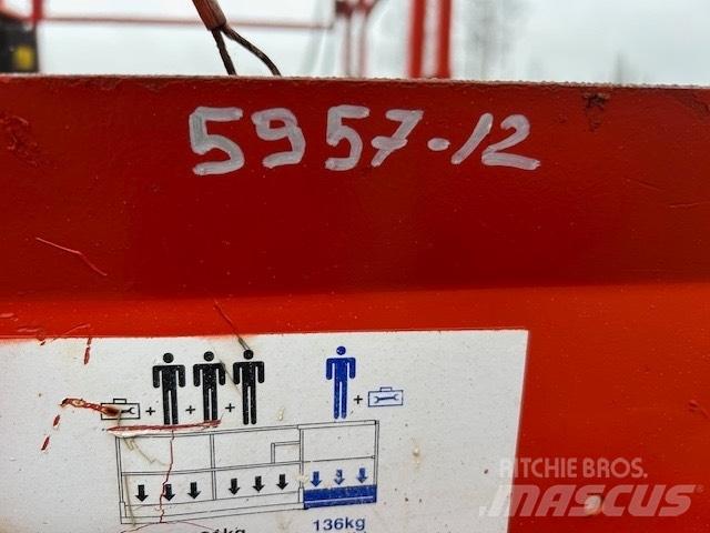 SkyJack SJ 6826 RT Saksilavat