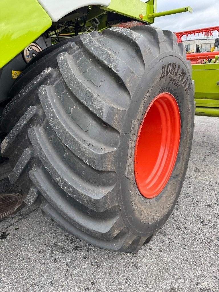 CLAAS Tucano 320 Leikkuupuimurit